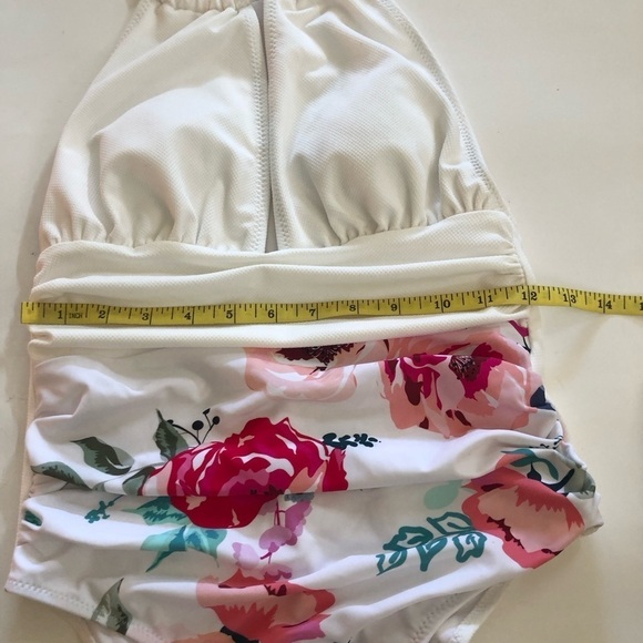 CUPSHE Woman’s Halter Cutout Rushing White Floral One Piece Swimsuit Size XS - Picture 9 of 9